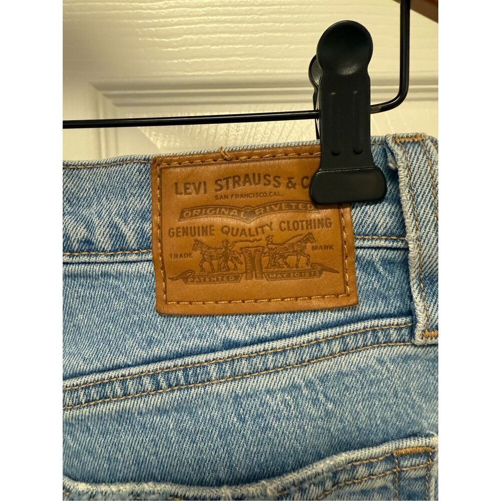 Levi’s Wedgie Straight Frayed Hem Button Fly Jeans sz 28 EUC - Picture 4 of 7